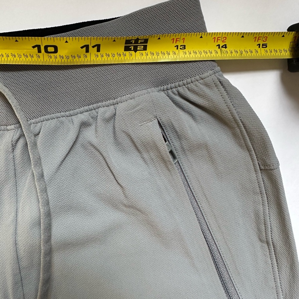 Lululemon Athletica License To Train‎ Men's Athletic Shorts Light Gray Sz Small - Picture 7 of 8